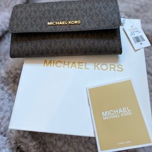 MICHAEL Michael Kors
Signature Trifold Wallet ✨NEW